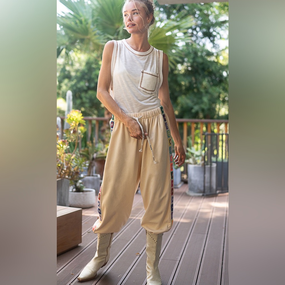 #141 Last 1!! POL square trim patch French Terry jogger pants in cream color - Picture 3 of 11